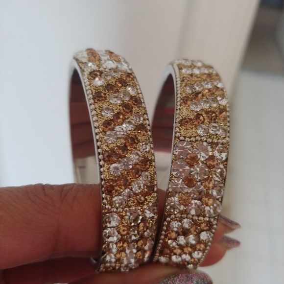 NWOT⭐⭐Cluster of super shiny stared bangles⭐⭐ - Picture 8 of 8